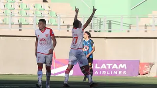 Manuel López recortó distancia para Copiapó ante Huachipato y dejó abierta la llave de la Promoción