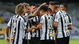 Eduardo Vargas fue titular en la victoria de Atlético Mineiro frente a Coritiba por el Brasileirao