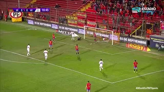 ¡Notable! Sebastián Pérez se lució con doble atajada a Fernando Zampedri y Clemente Montes