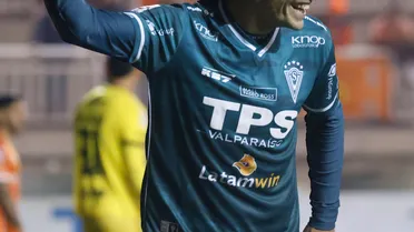 Juan Ignacio Duma se llevó los aplausos y el balón tras goleada de S Wanderers frente a Cobreloa