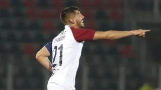 Jugador de Santa Cruz fue retirado en ambulancia por grave caída ante La Serena