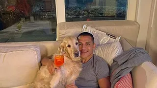 Con Atom y Humber: La celebración de Año Nuevo de Alexis Sánchez