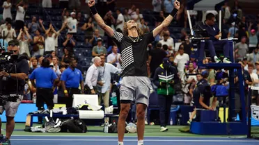Alexander Zverev derrotó en maratónico duelo a Jannik Sinner y pasó a cuartos del US Open