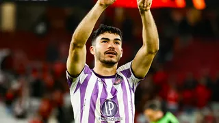 [VIDEO] ¡Un lujo! Suazo hizo un túnel a Di María en duelo de Toulouse y Benfica