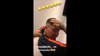 Arturo Vidal troleó a Nicolás Castillo por su corte de pelo