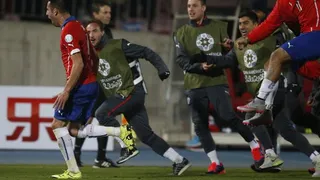 Los momentos imborrables que dejó el gol de Mauricio Isla para la clasificación de Chile
