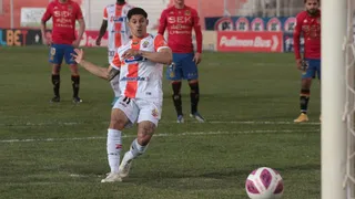 Gastón Lezcano cerró la victoria de Cobresal con un penal ante Unión Española