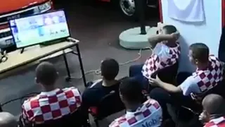 Bomberos croatas reaccionaron a una alarma en medio de la definición a penales con Rusia