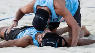La eufórica celebración de los primos Grimalt tras ganar el título en el Beach Pro Tour en Gstaad