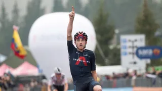 Geoghegan Hart triunfó en la decimoquinta etapa y Joao Almeida sigue líder en el Giro de Italia