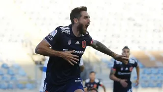 Joaquín Larrivey sorprendió en el área y puso en ventaja a la U en el clásico universitario