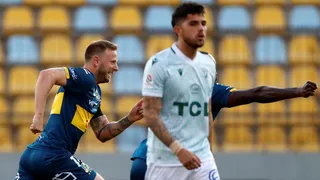 Everton tomó ventaja ante S. Wanderers con un gol de Menéndez que fue validado por el VAR
