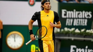 Stefanos Tsitsipas avanza sin contratiempos en Roland Garros
