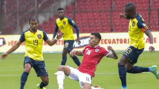 El durísimo pisotón de Junior Sornoza a Claudio Baeza que dejó con 10 a Ecuador ante La Roja