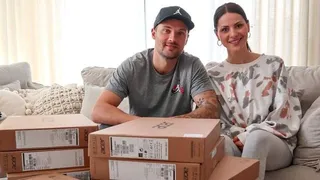 Futbolista suizo Haris Seferovic donó tablets para ayudar a escolares sin recursos tecnológicos