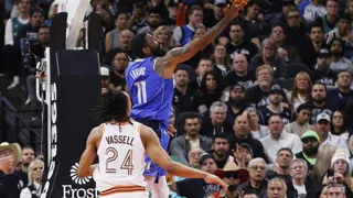 Kyrie Irving fue la clave en el triunfo de Dallas Mavericks ante San Antonio Spurs