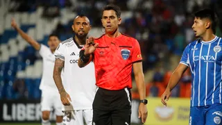 Bolívar vs Palestino: el polémico árbitro Flavio de Souza vuelve a cruzarse con un chileno