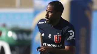 La continuidad de Jean Beausejour en U. de Chile está cada vez más complicada