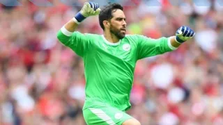 Prensa inglesa calificó de “estrella” a Claudio Bravo por su gran actuación ante Liverpool