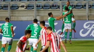 Audax Italiano dio el primer paso en la serie de la Libertadores al doblegar en encendido duelo a Estudiantes
