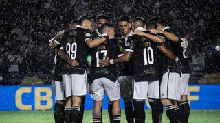 Vasco de Medel sufrió dura caída ante Corinthians y sigue al borde de la zona de descenso