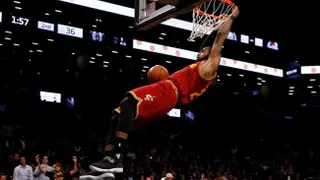 La espectacular clavada de LeBron James que deslumbra en la NBA