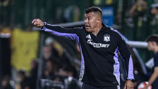 Jorge Almirón urge por más refuerzos en Colo Colo: “Hay que rearmar el plantel”