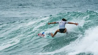 Tres chilenos mantienen el sueño olímpico del surf chileno