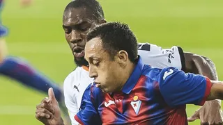 Eibar derribó a Valencia con destacada actuación de Fabián Orellana