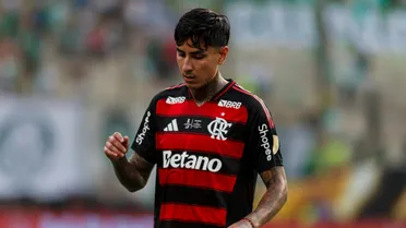 Erick Pulgar golpea a rival y recibe dura sanción en el Brasileirao