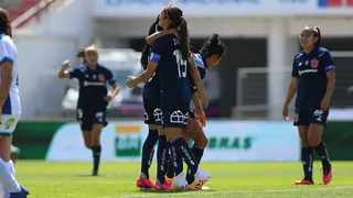 Universidad de Chile aplastó a Antofagasta y mantuvo el liderato en el Torneo Femenino