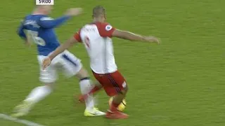 La conmoción de Salomón Rondón tras lesionar a un rival en Inglaterra