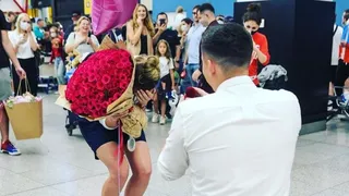 ¡Puro amor! Medallista de plata rusa recibió propuesta de matrimonio apenas aterrizó en su país