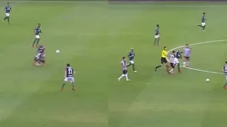 Compañero de Eduardo Vargas golpeó a Felipe Melo por la espalda