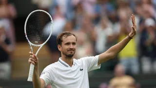 Daniil Medvedev se instaló en octavos de Wimbledon tras remontar ante Marton Fucsovics