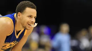 Stephen Curry guió a Golden State Warriors a su cuarto triunfo consecutivo en la NBA