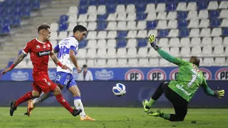 Felipe Gutiérrez definió con clase para anotar el segundo de la UC ante La Calera