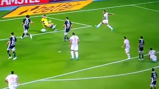 Maximiliano Falcón salvó a Colo Colo de la inminente caída con un gran cruce