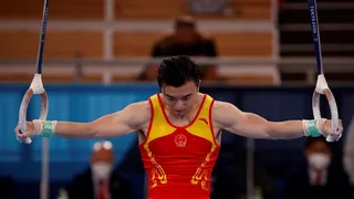 China logró doblete de oro y plata en la final de anillas en la gimnasia artística