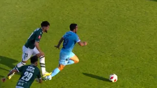 Jason León se salvó de la roja tras pisotón a Puch en la final de ida en la liguilla de Ascenso