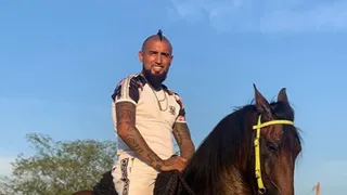 Arturo Vidal obtuvo un millonario premio apostando en las carreras del Hipódromo Chile