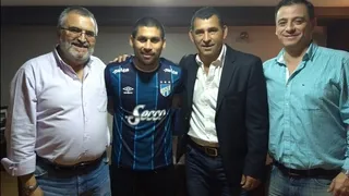 Futbolista argentino hará una pausa en su carrera para donar médula a su hermano con leucemia