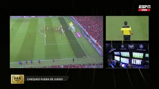 El VAR salvó a Estudiantes para rescatar un valioso empate contra A. Paranaense en Brasil