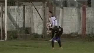 Equipo de Sebastián Abreu anotó un insólito gol a los 13 segundos y sin tocar la pelota