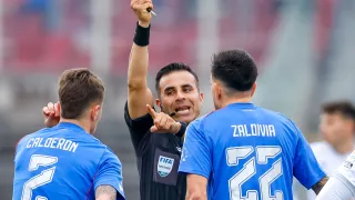 Zaguero de la U “viene hablando” con ex DT azul para irse a San Lorenzo