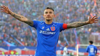La U de Chile se adueña de un candente Superclásico y Colo Colo amplía su crisis