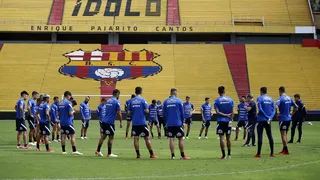La Roja entrenó en Guayaquil antes de trasladarse a Barranquilla para jugar con Colombia