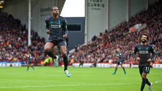 Un insólito blooper de Sheffield permitió el ajustado triunfo de Liverpool en la Premier League