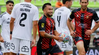 Pesadilla alba en Valparaíso: Limache le pasó por encima a Colo Colo en el debut en el Campeonato Nacional