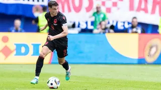 ¿Por qué los zapatos del jugador de Albania Jasir Asani son tendencia?